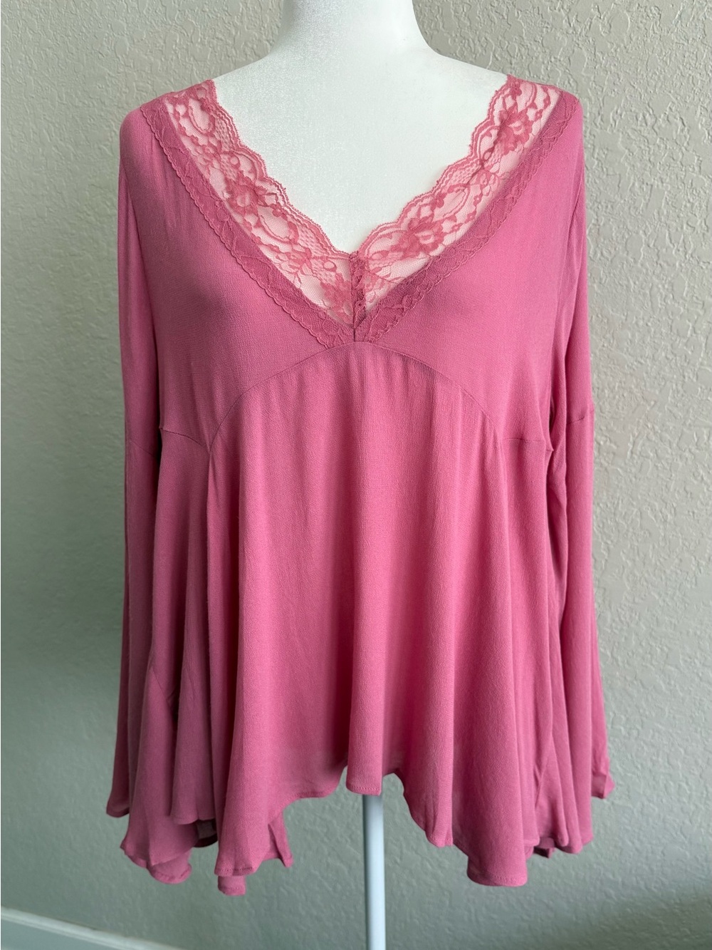 Umgee Rose Pink Lace V Neck Bell Sleeve Babydoll Top NWT Oversized Small